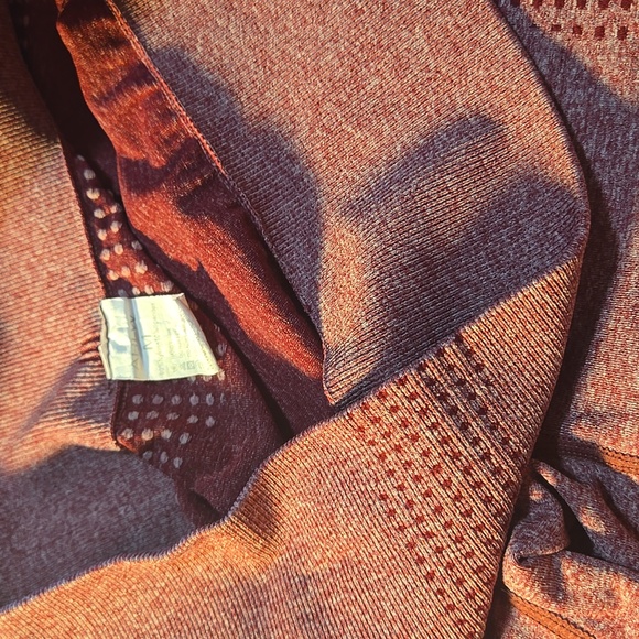 Womena Pink Textured Athletic Shorts In Size Medium - Picture 5 of 6